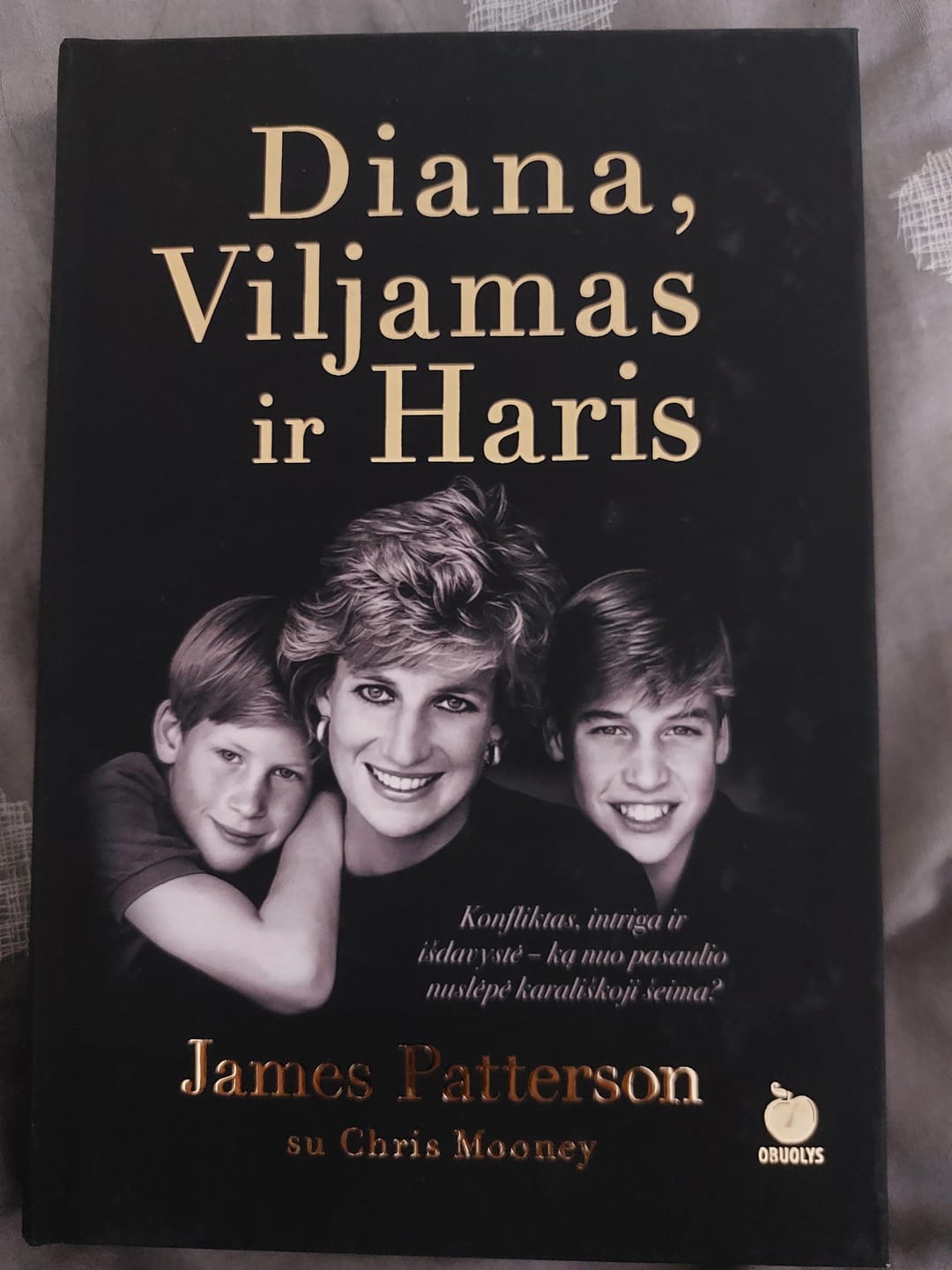 Customer photo review of Diana, Viljamas ir Haris: New York Times bestseleris! Konfliktas, intriga ir išdavystė