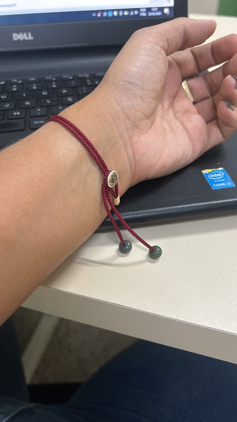 Customer photo review of Pulseira Tibetana da Proteção