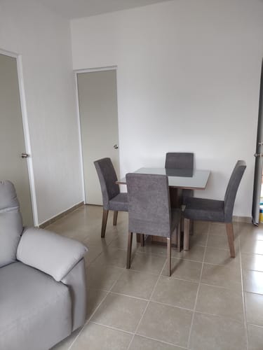 Customer photo review of Juego de Comedor Mesa con Encimera de Vidrio 4 Sillas Marrón/Gris/Silver Anne