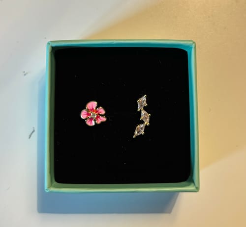 Customer photo review of Pink Flower Ohr Piercing