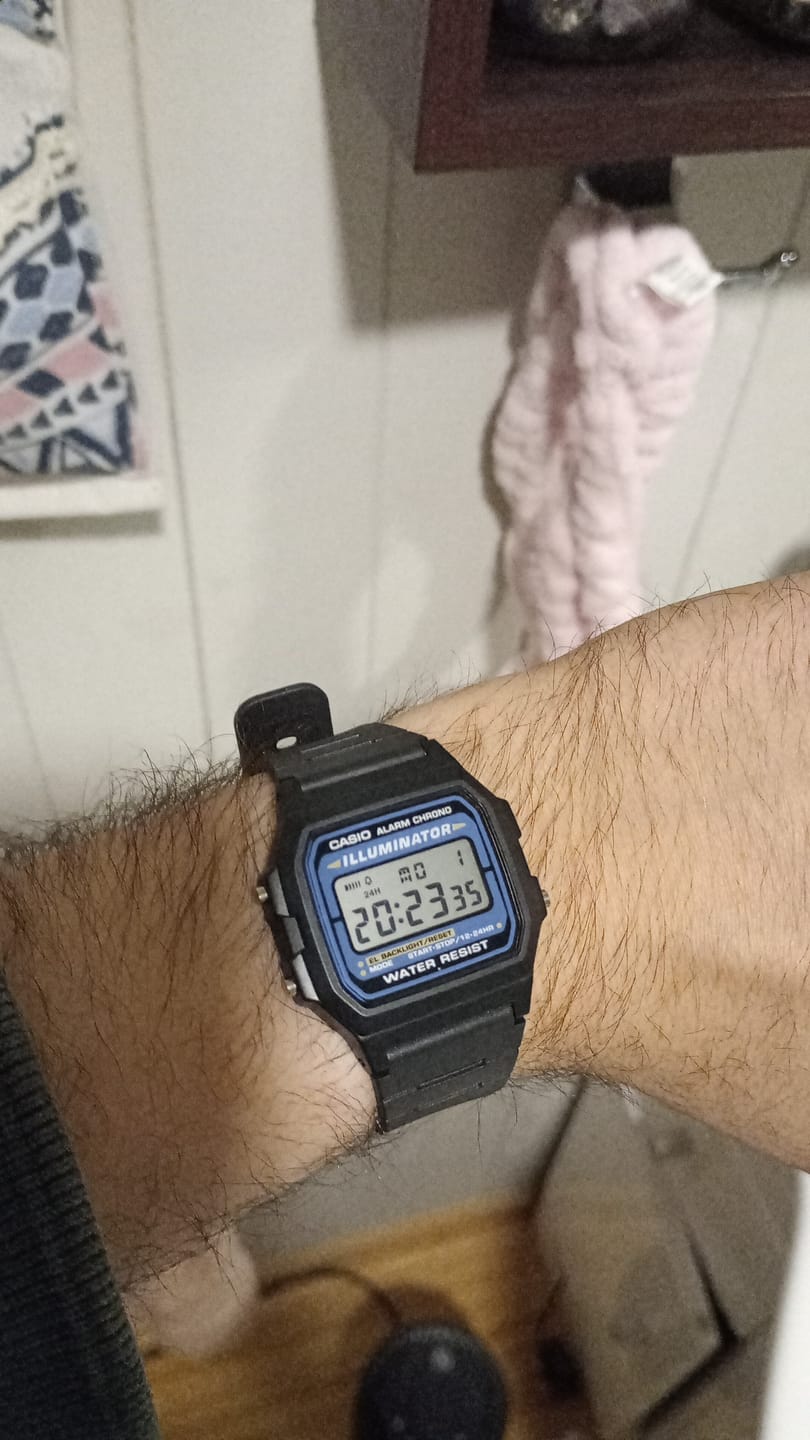 Customer photo review of Reloj Casio Vintage F-105W-1ADF Azul/Negro Illuminator