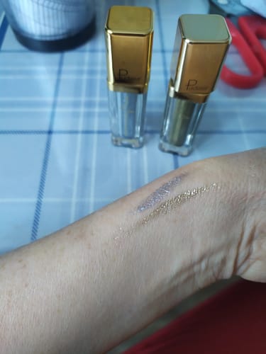 Customer photo review of Emily™ - REVOLUTIONÄRER GLITZERLIDSCHATTEN