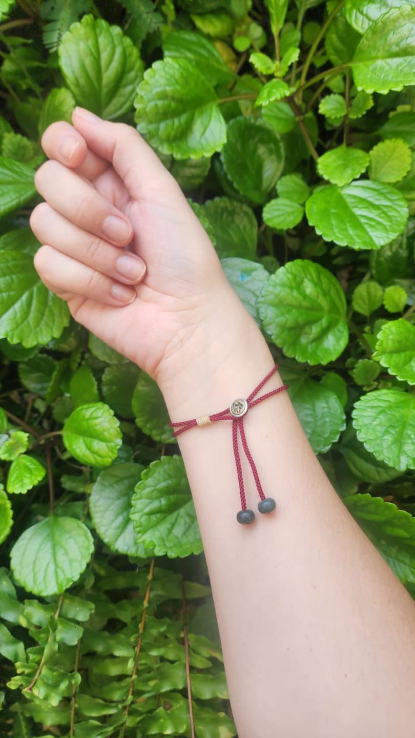Customer photo review of Pulseira Tibetana da Proteção