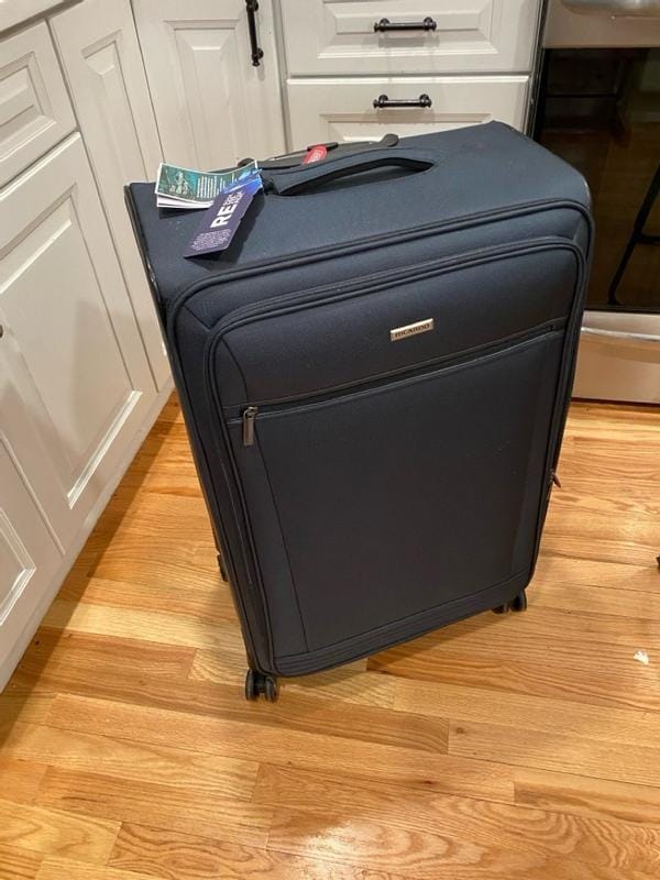 Customer photo review of Avalon Softside Large Check-In Expandable Spinner