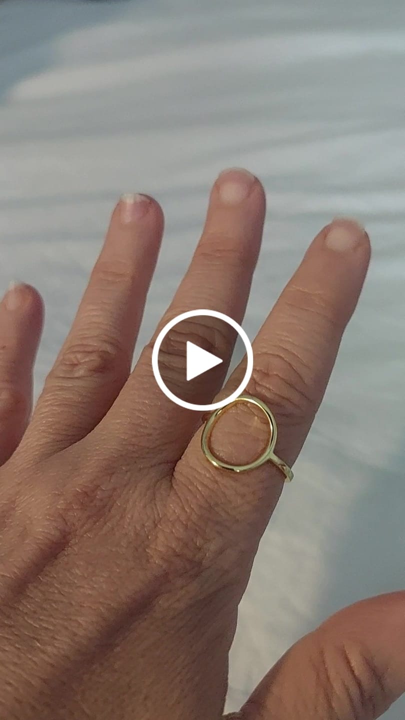 Customer video review of Anillo Ovali