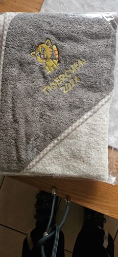 Customer photo review of Wolimbo Kapuzenhandtuch mit Namen und Motiv bestickt
