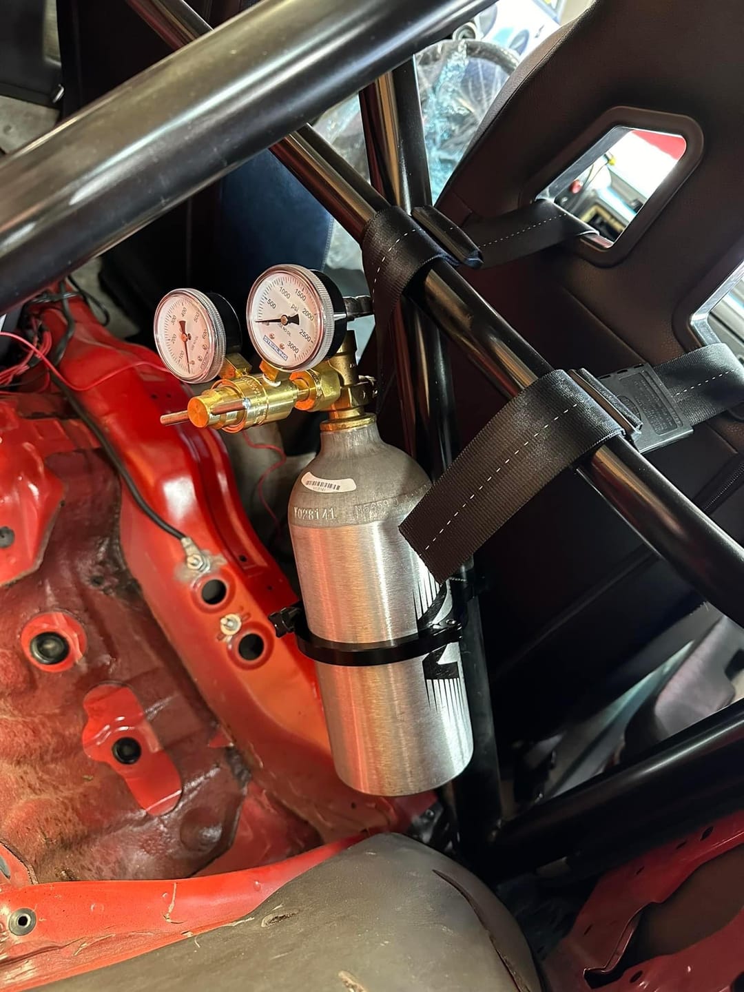 Customer photo review of Motion Raceworks Black Anodized 2.5lb CO2 Bottle Bracket (Bottle Not Included) 25-10007