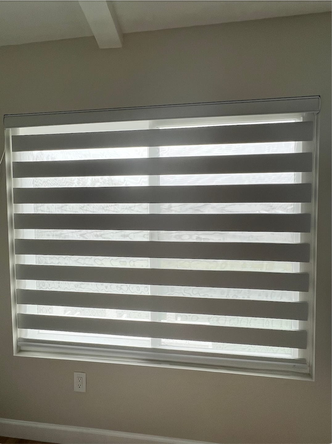 Customer photo review of SmartWings Motorized Zebra Shades 90% Blackout 95mm Astrid