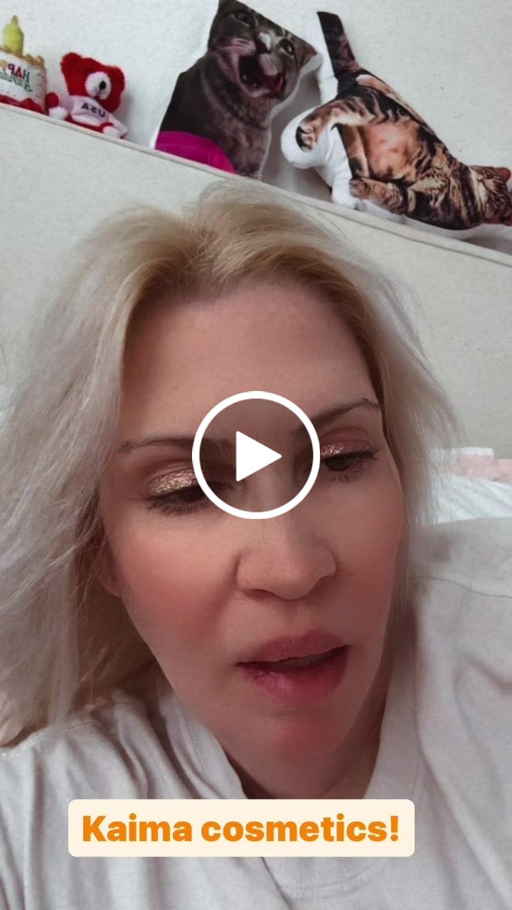 Customer video review of Holographic Multichrome Liquid Glitter Eyeshadow - Flare