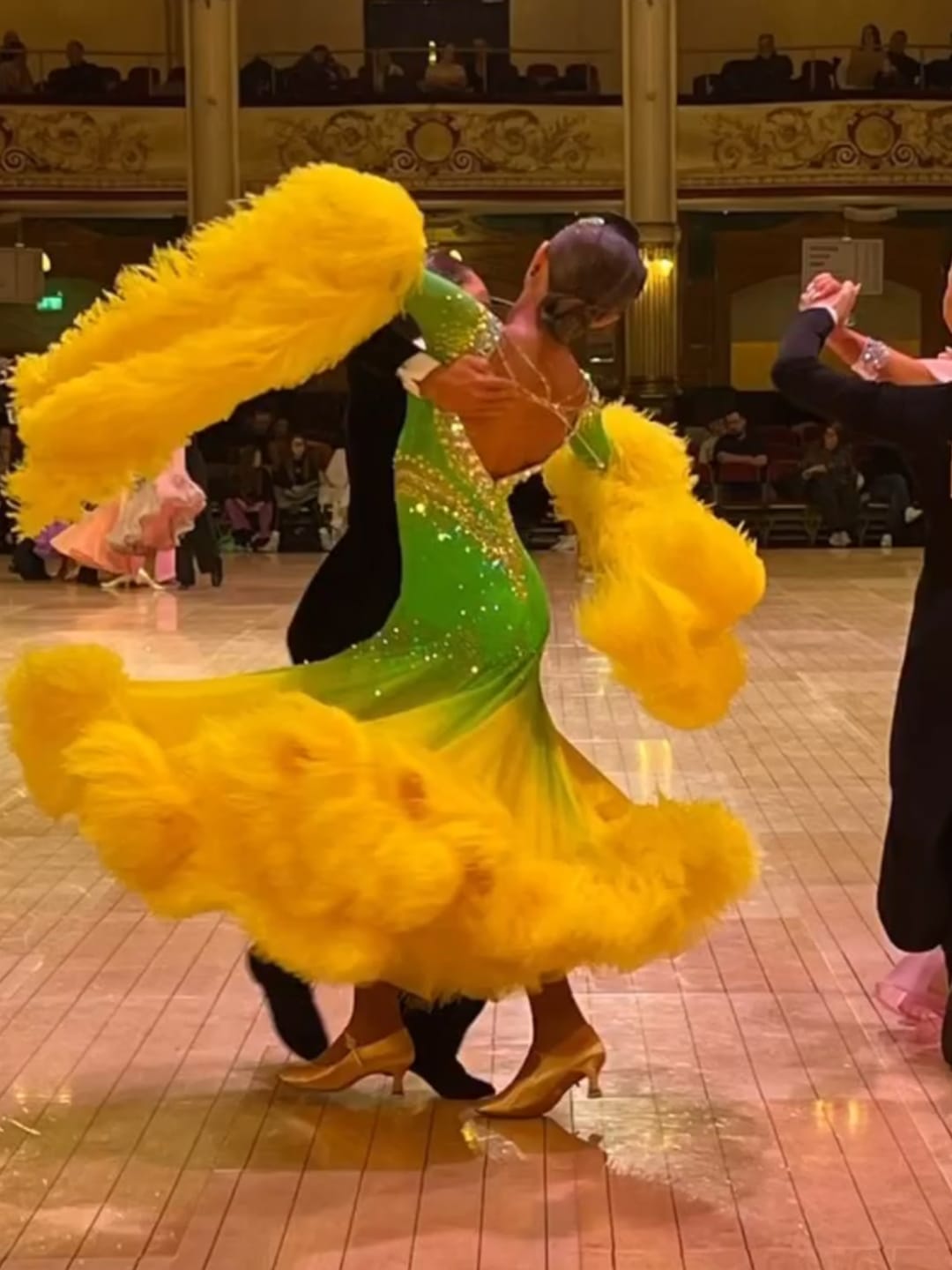 Customer photo review of Ostrich with Marabou Feather Boa