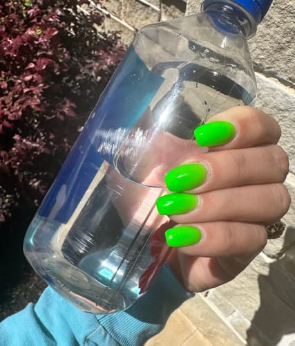 Customer photo review of D393 Charged Green Crème Dip Powder