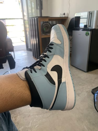 Customer photo review of Tenis Retro 1 Cielo Blanco Negro