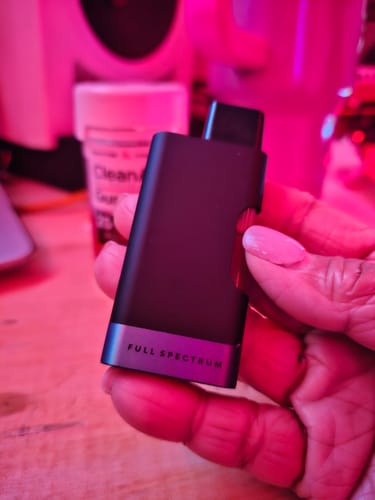Customer photo review of 2 Gram Full Spectrum CBD Vape Pen - Blue Dream [Sativa]