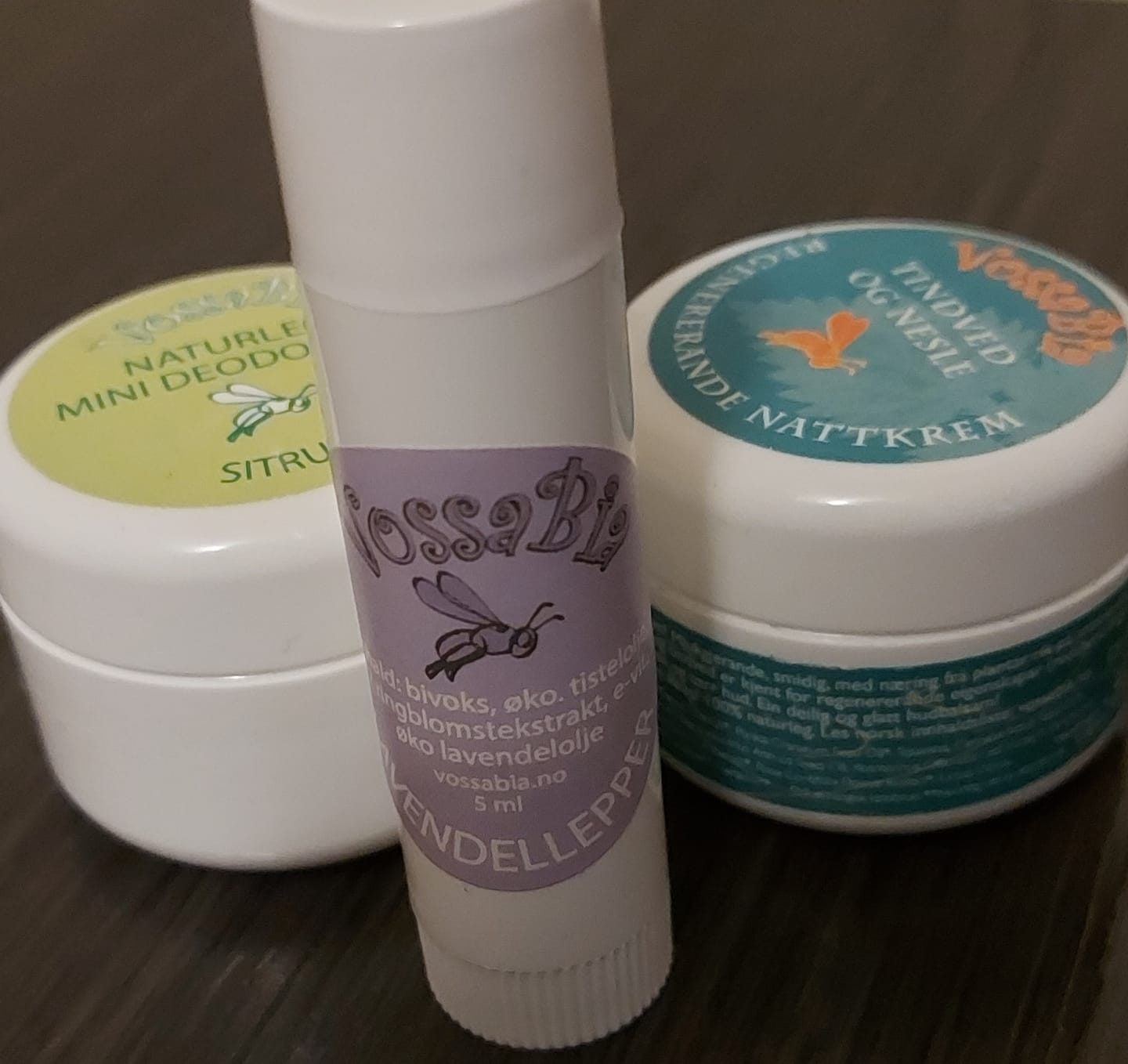Reseña fotográfica de un cliente sobre el bálsamo labial de lavanda.