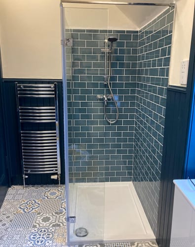 Customer photo review of ShowerWorX 300mm Wetroom 8mm Hinged Return Screen