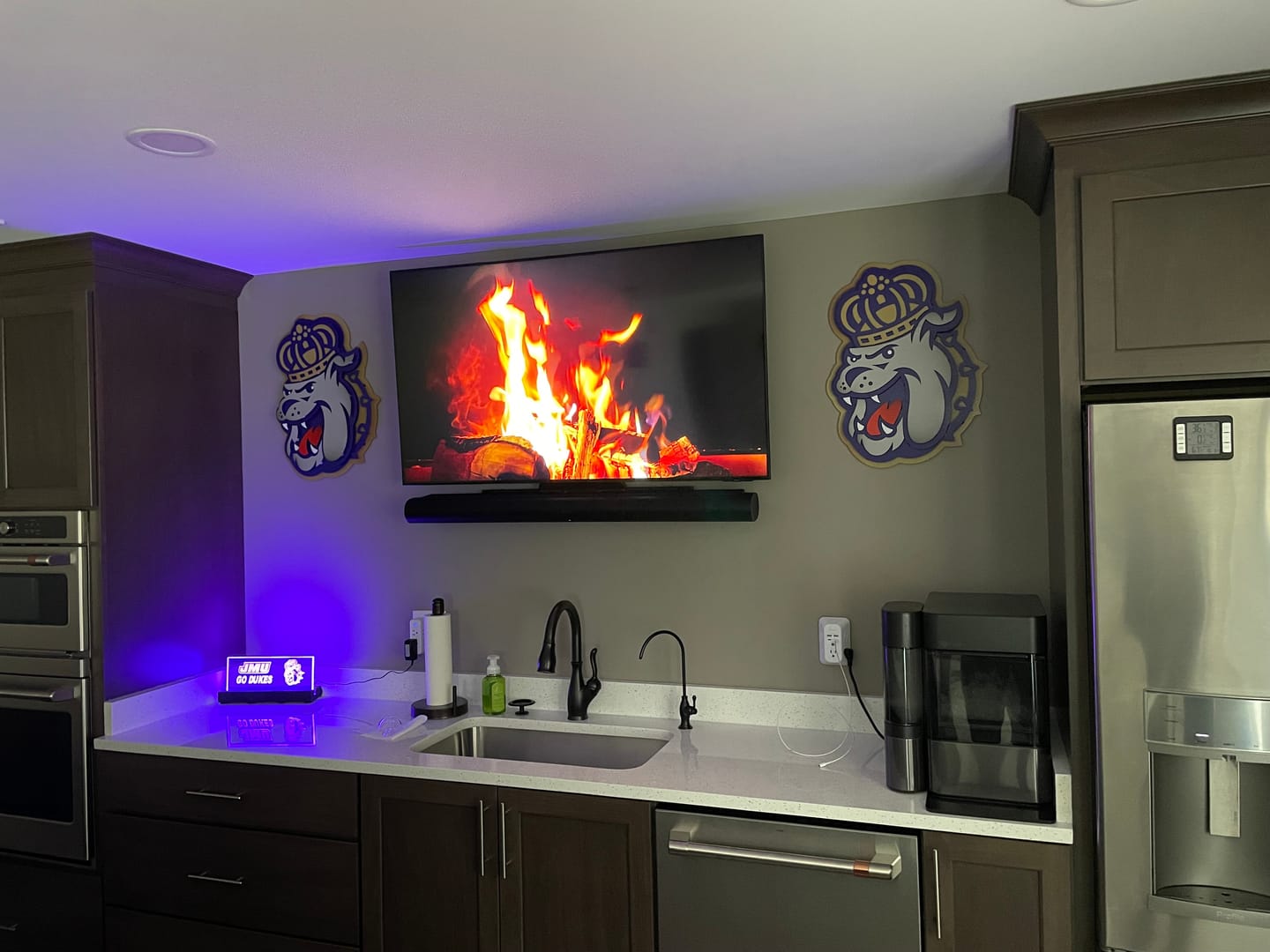 Customer photo review of James Madison Dukes Mascot 3D Metal Wall Art
