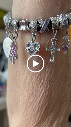 Customer video review of "Mom Heart" Clip-on Charm