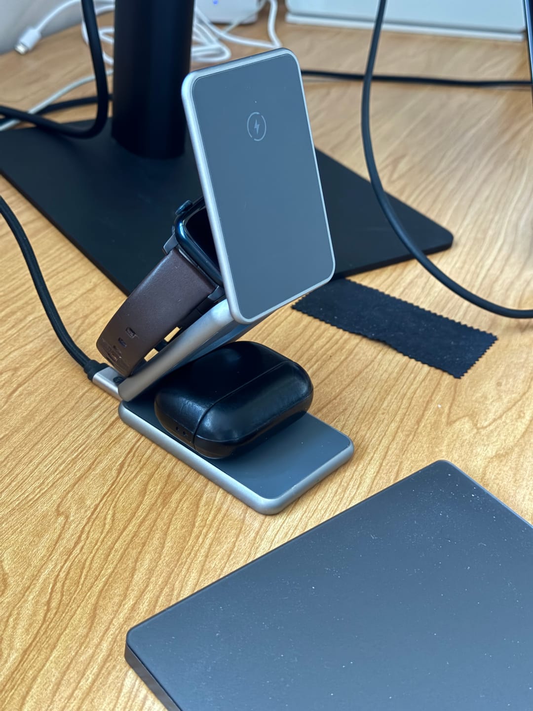 Customer photo review of MagFold Pro Qi2