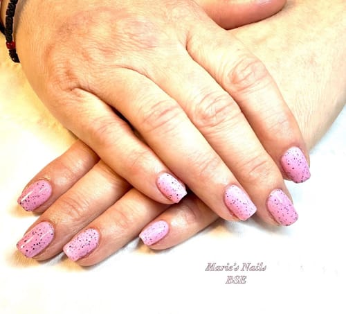 Customer photo review of Macarons Gel Polish Didier Lab 'Strawberry Lemonade'