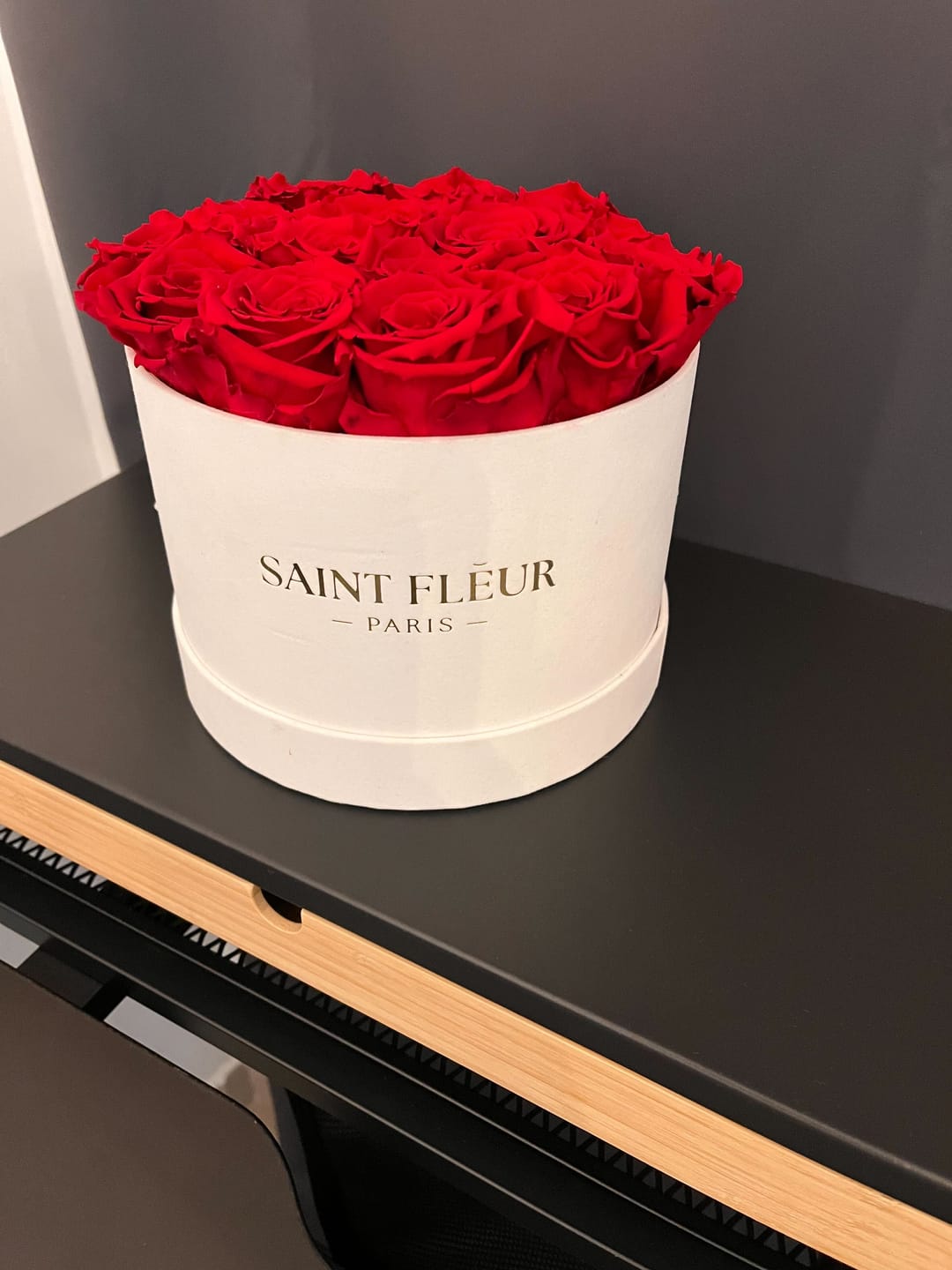 Customer photo review of Classic Round - White Classic Box