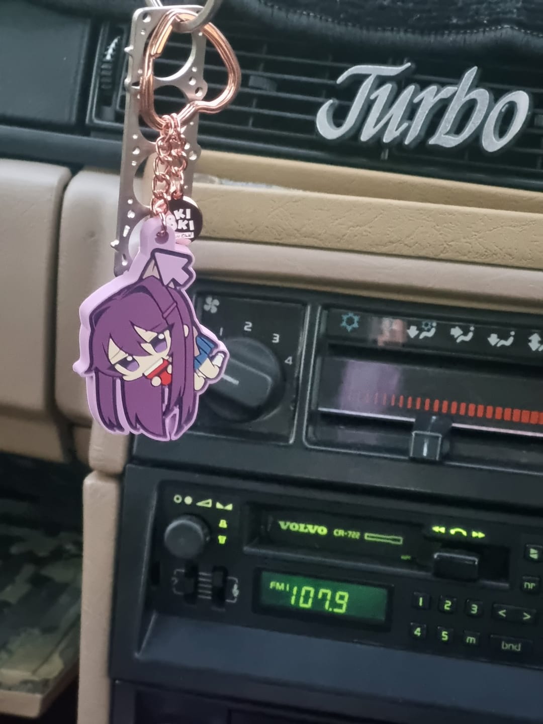 Customer photo review of Doki Doki Literature Club - Yuri Mouse Pointer Rubber Keychain