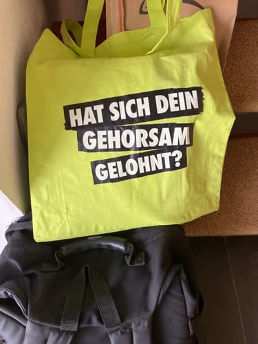 Customer photo review of STOFFTASCHE • HAT SICH DEIN GEHORSAM GELOHNT? - HELL