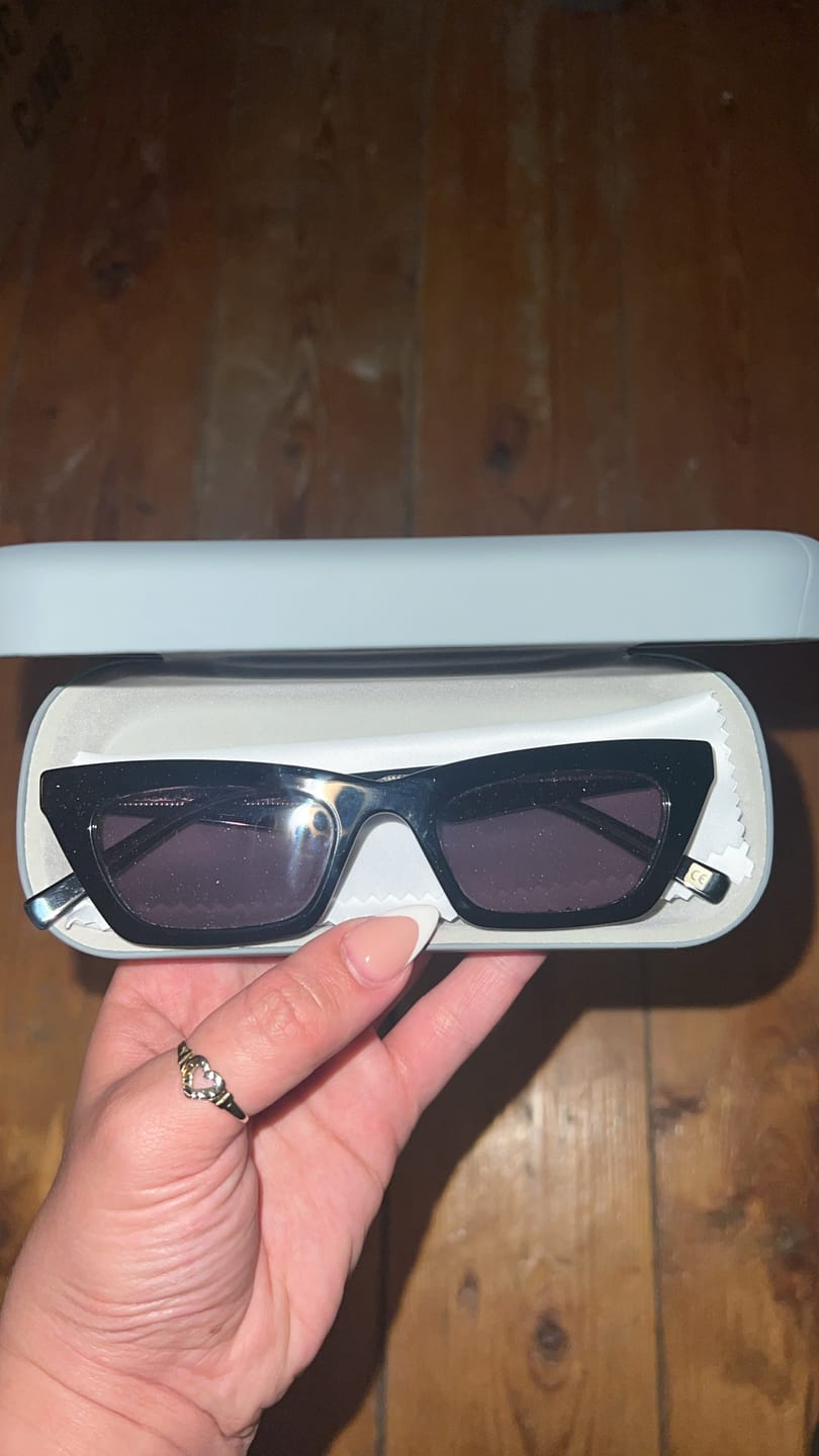Customer photo review of DAZY BLACK