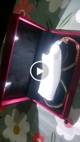 Customer video review of Red - Green Hexagone Chudi Bangles 916 22k