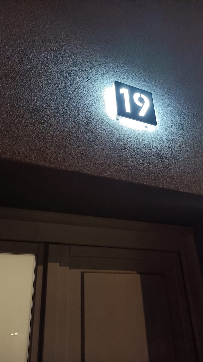 Customer photo review of Numero civico luminoso modello Lux Square