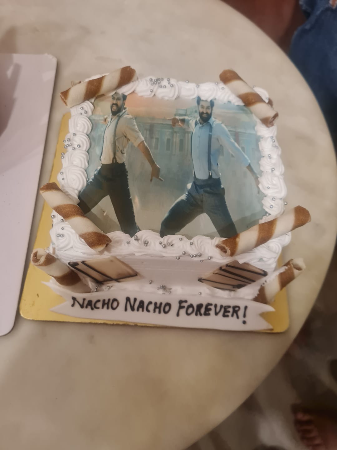 Customer photo review of Customized Photo Cake