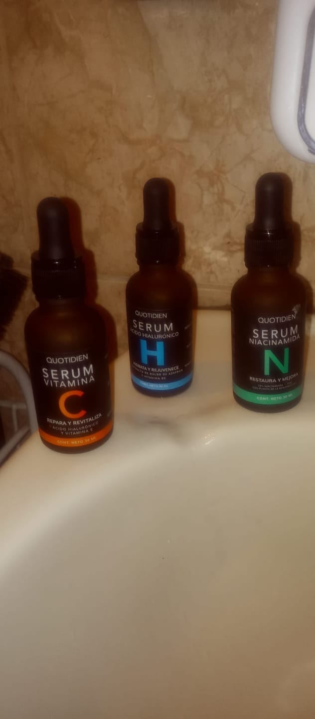 Customer photo review of Kit Los Esenciales (29% OFF) - Serum de Vitamina C 30ml + Serum de Niacinamida 30ml + Serum de Ácido Hialurónico 30ml