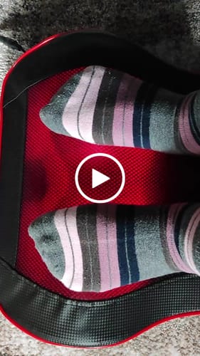 Customer video review of Melegíthető Shiatsu Masszázspárna és Hátmasszírozó