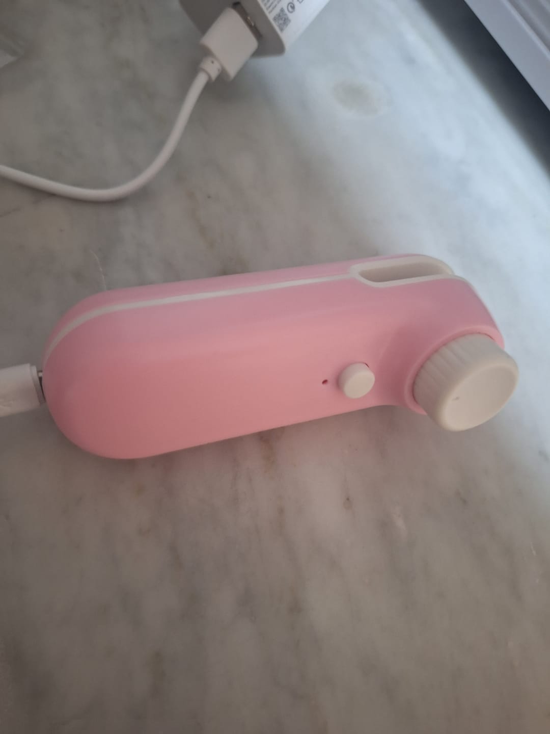 Customer photo review of 2 PEZZI - Mini Sigillatori Termici Portatili 2 in 1 (Sigilla e Taglia) Ricaricabili USB, Uso Domestico, Sigillatori Per Ogni Tipo Di Busta
