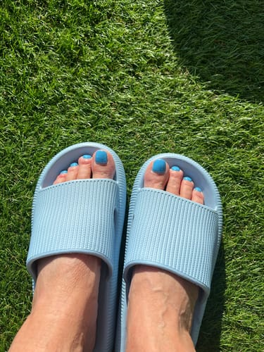 Customer photo review of HappyFlops Original