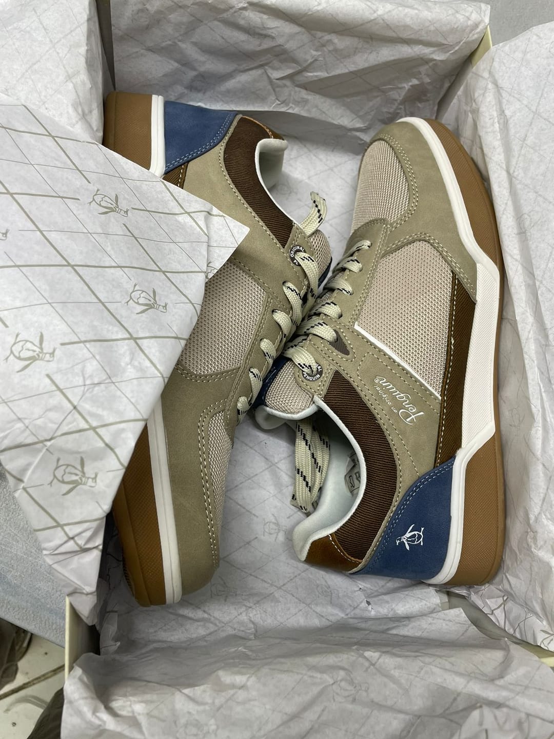 Customer photo review of Tenis Style Hank Khaki
