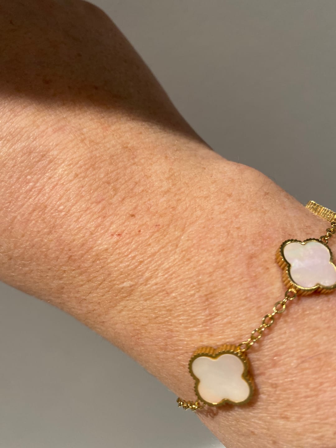 Customer photo review of Perlmutt Lucky Leaf Abbaddon Armband 14k Vergoldet