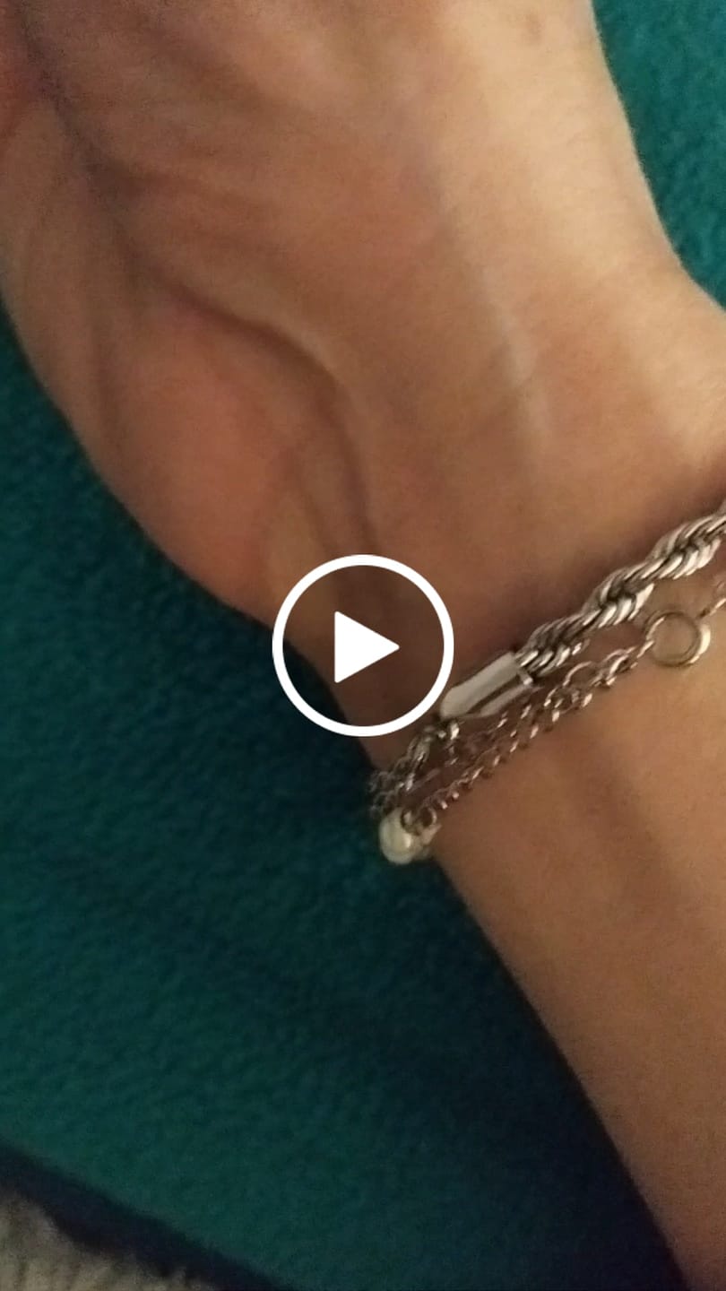 Customer video review of Pulsera Lace