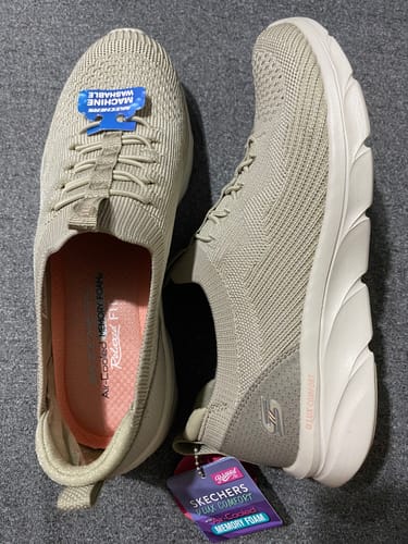 Customer photo review of Skechers Women's D'Lux Comfort Bonus Prize Casual Shoes