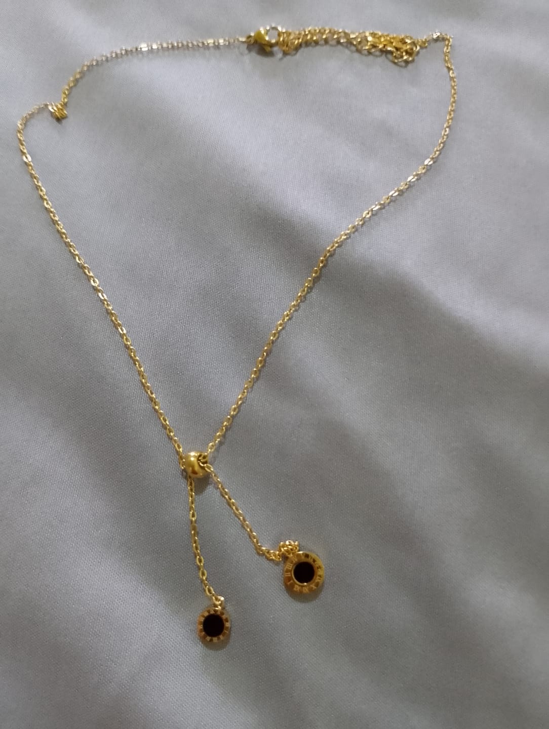 Customer photo review of Colar Gravatinha Athenas Banhado em Ouro 18k