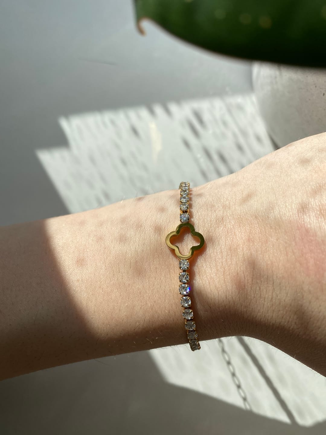 Customer photo review of Tennis Clover Armband | 18K vergoldet