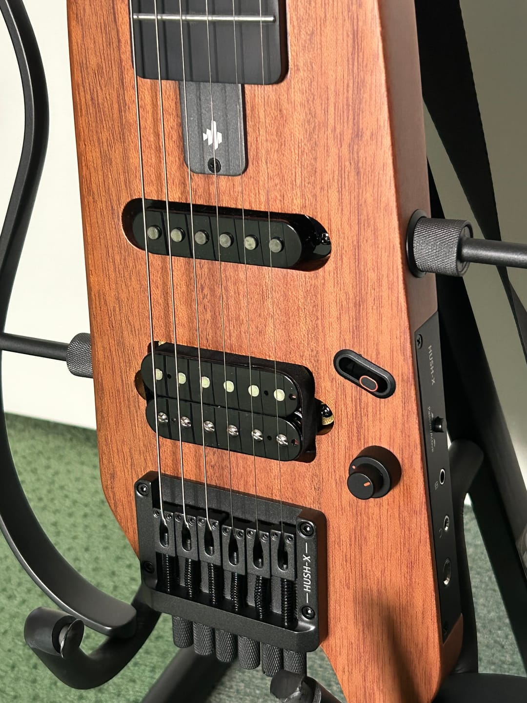 Customer photo review of Donner HUSH-X Guitare électrique guitare de voyage ultra-légère