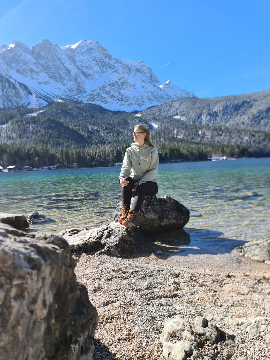Customer photo review of Herzschlag Berge - Unisex Premium Organic Hoodie