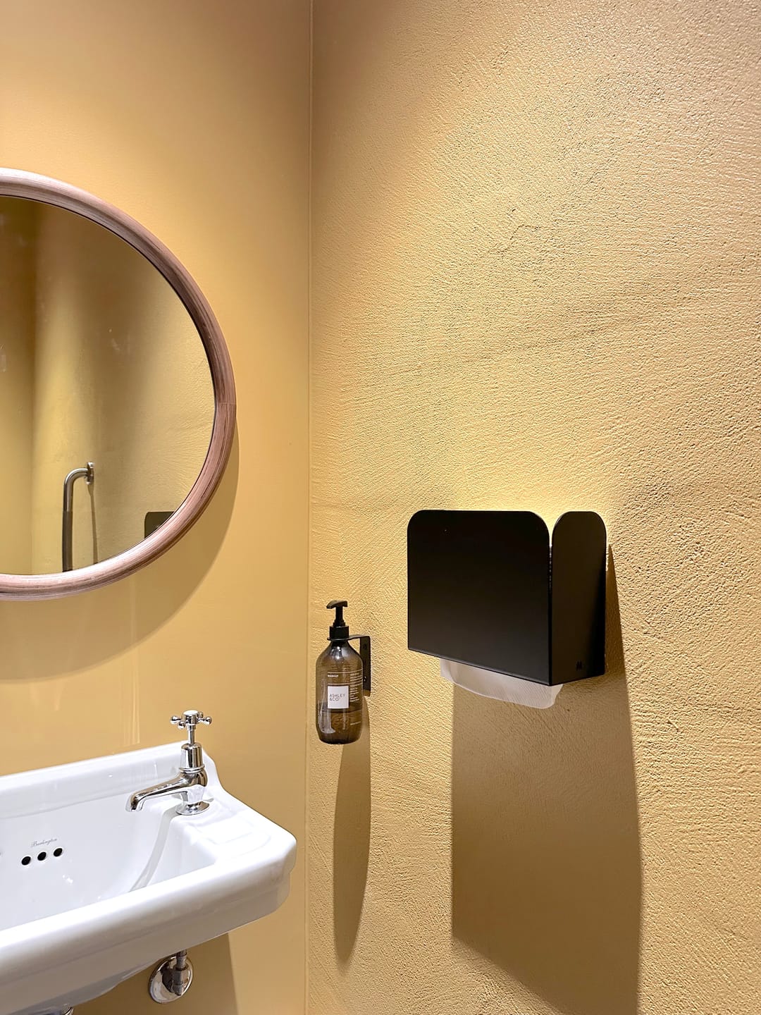 Customer photo review of FOLD Paper Towel Dispenser 150 (2.0)