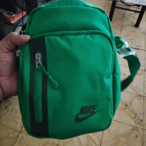 Customer photo review of Nike Elemental Premium Crossbody Bag (4L)