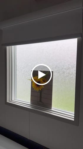 Customer video review of SmartWings Motorized Roller Shades 100% Blackout Linen