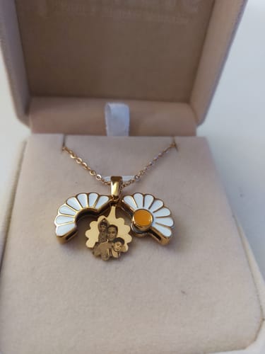 Customer photo review of Printave™ Personalized Flower Necklace