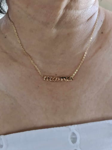Customer photo review of Mama Nameplate Chain Necklace
