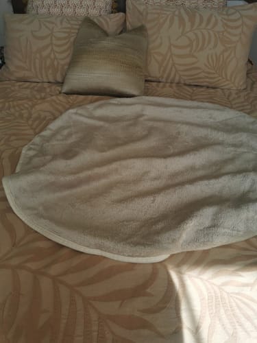 Customer photo review of Waterproof Splash Blanket™️ - Champagne Quilted Fleece