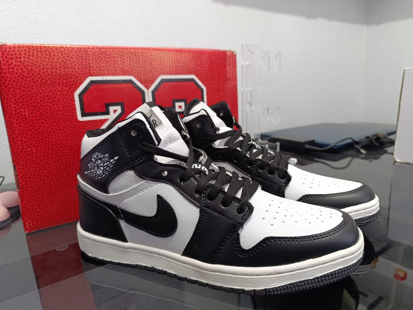 Customer photo review of Tenis Retro 1 Gris Inter