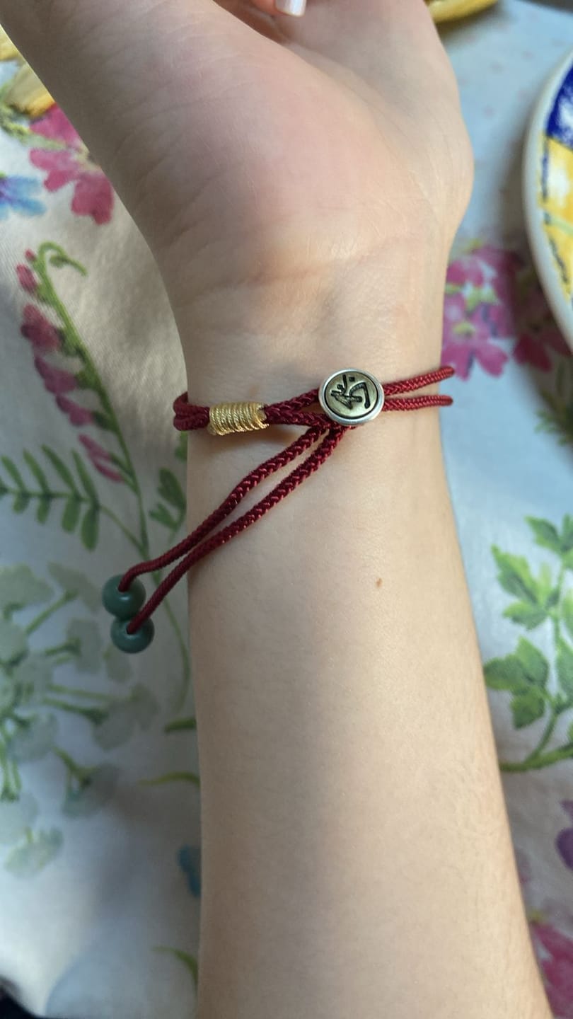 Customer photo review of Pulseira Tibetana da Proteção